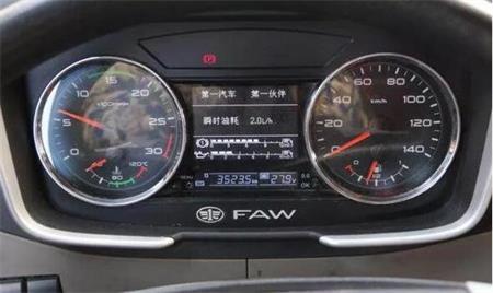 駕駛室內(nèi) 駕駛室內(nèi)